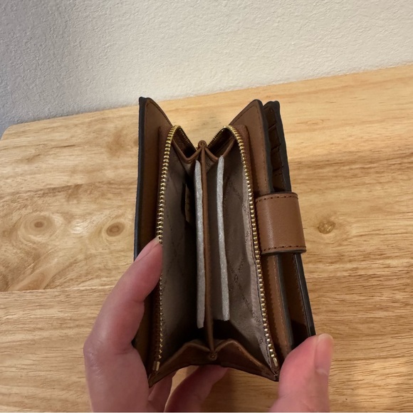 Michael Kors Bi-fold wallet - medium - brown - Picture 3 of 5
